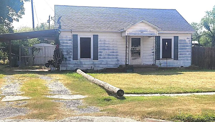402 S Avenue D, Olney, TX 76374 - #2