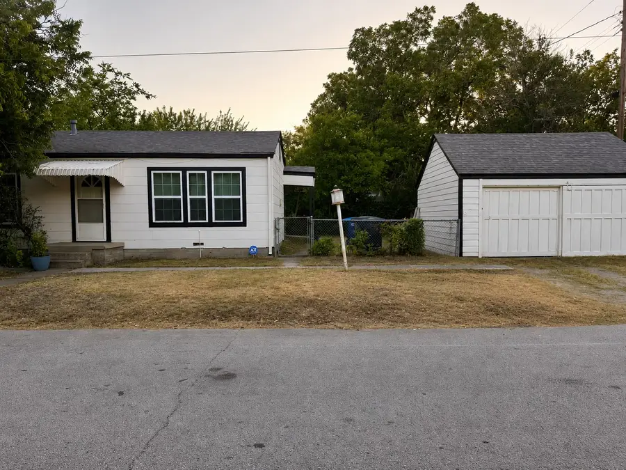 1100 W Waggoman Street, Fort Worth, TX 76110 - #3