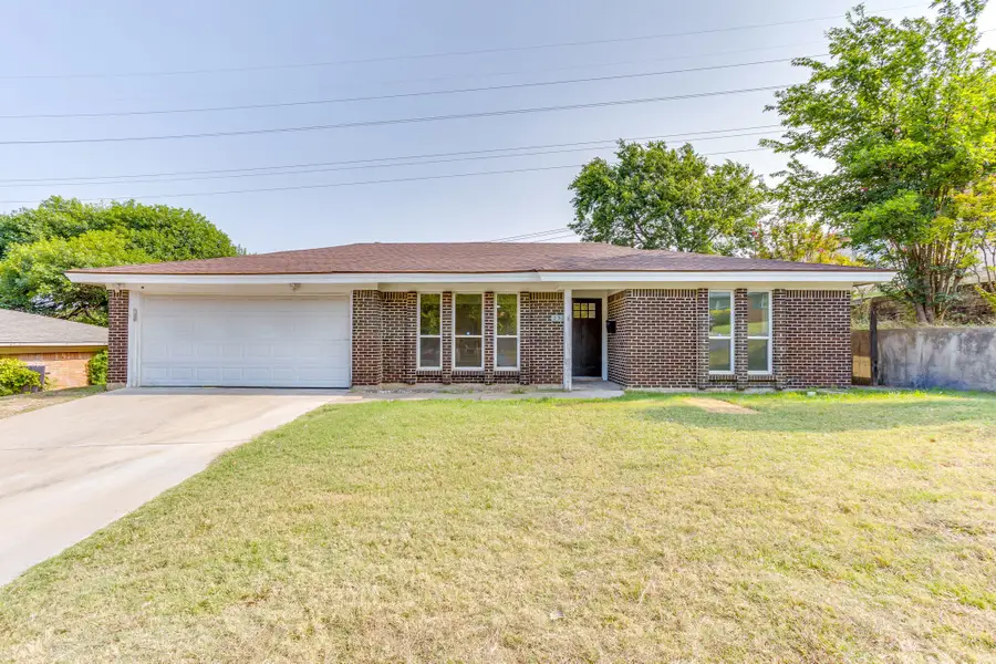 332 W Hallmark Drive, Fort Worth, TX 76134 - #2