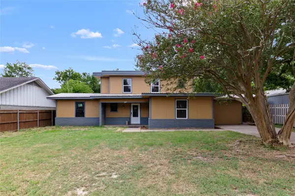 708 E Commerce, Mexia, TX 75217