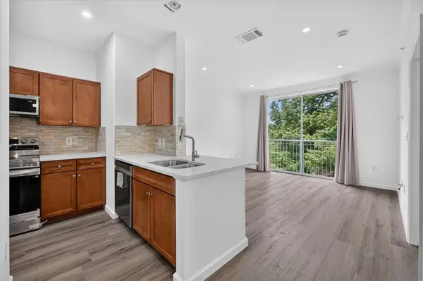 330 E Las Colinas Boulevard E #240, Irving, TX 75039