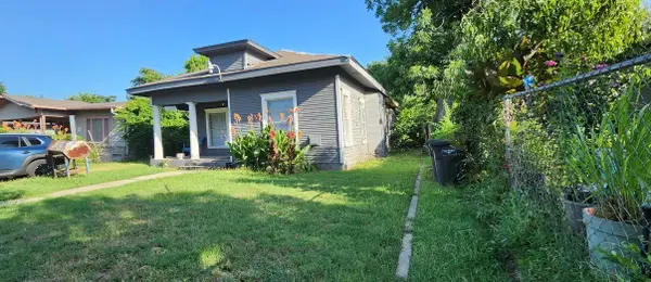 1320 Elmwood Avenue, Fort Worth, TX 76104