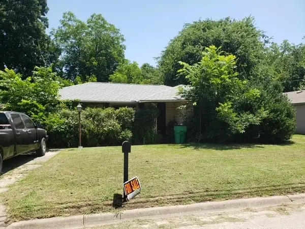 516 S Weaver Street, Gainesville, TX 76240