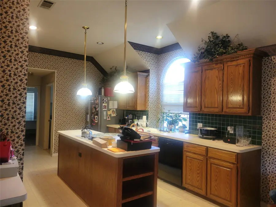 1817 Parkwood Drive, Grapevine, TX 76051 - #2