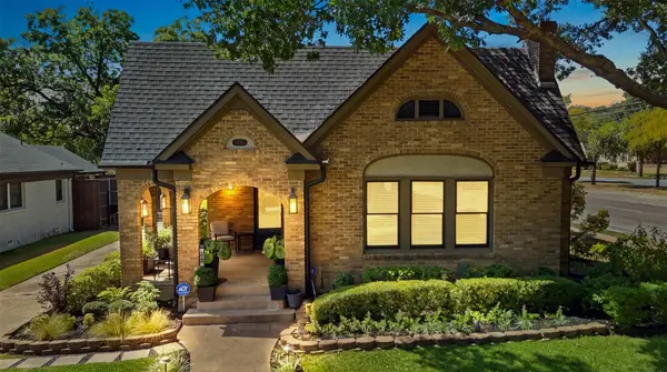 838 Salmon Drive, Dallas, TX 75208