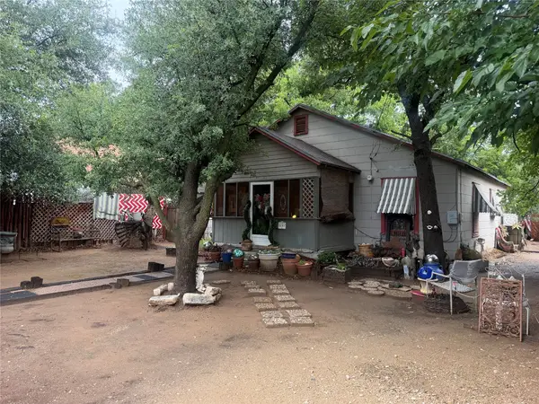 608 E Wichita Street, Henrietta, TX 76365