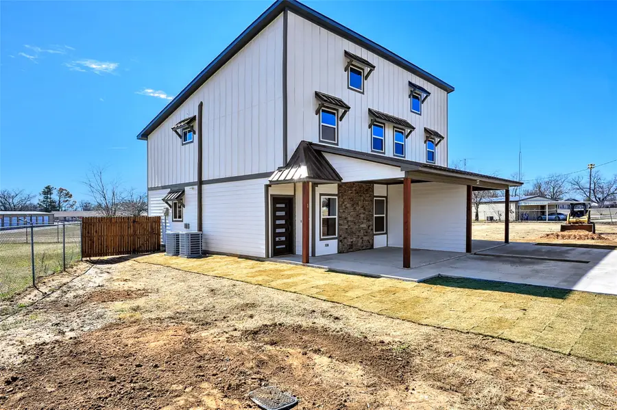 1304 Country Road, Whitesboro, TX 76273 - #2