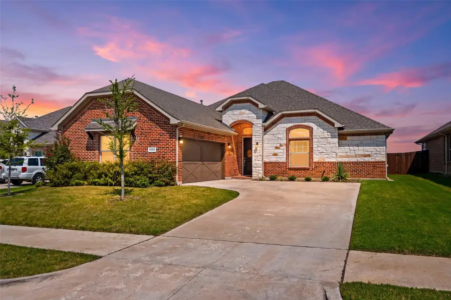 1303 Deer Hollow Drive, Arlington, TX 76002 - #2