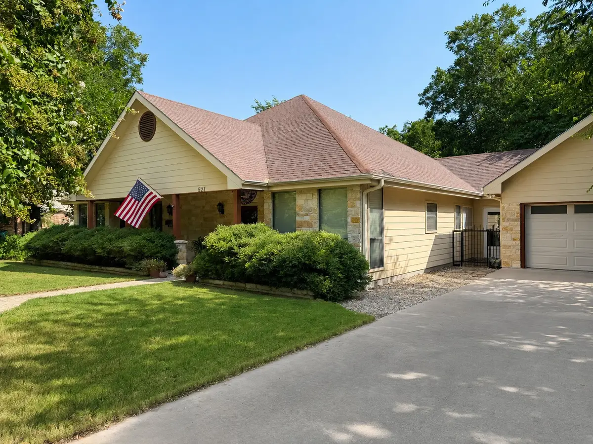 527 W Roberts Street, Gorman, TX 76454 - #1