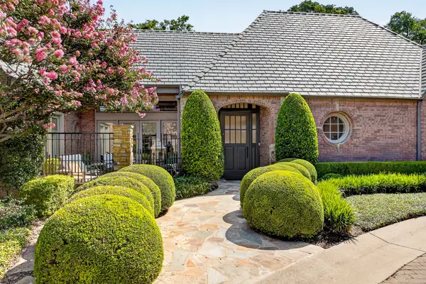 4902 Westbriar Drive, Fort Worth, TX 76109