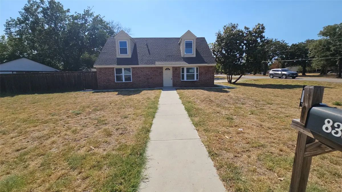 833 James Street, Azle, TX 76020 - #1