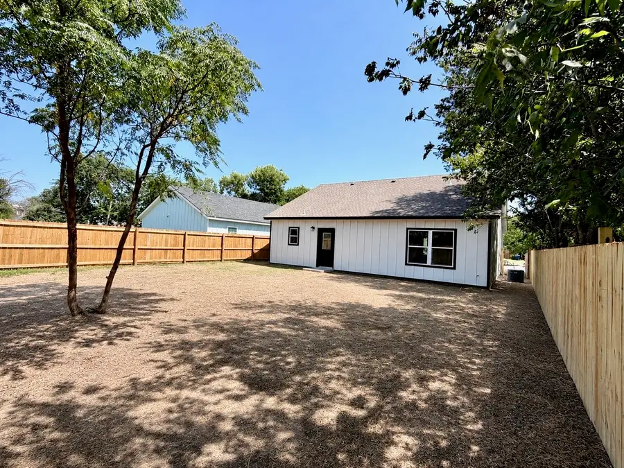 1613 1/2 2nd Street, Brownwood, TX 76801 - #2