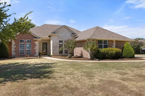 2101 W Emerald Bend Court, Granbury, TX 76049