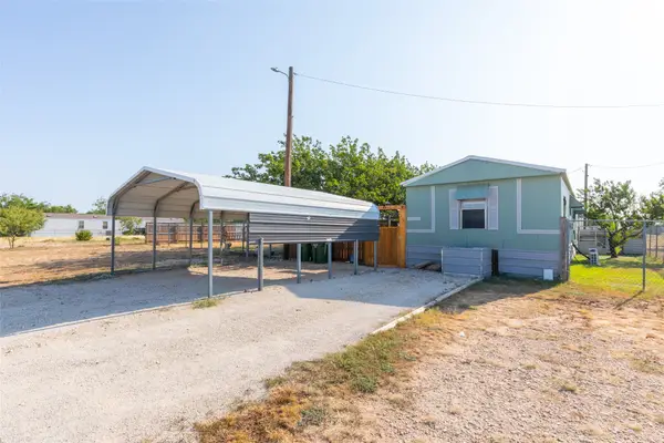 133 Crest Drive, Tye, TX 79563