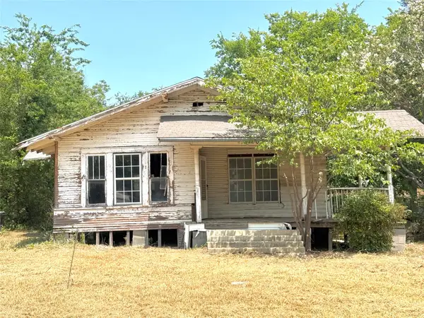 204 W Maple Street, Whitewright, TX 75491