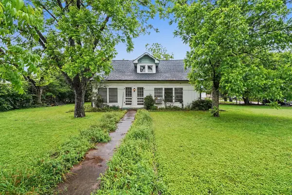 506 Woodard Avenue, Cleburne, TX 76033