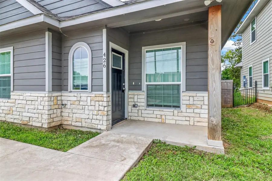 426 W Coffin Street, Denison, TX 75020 - #2