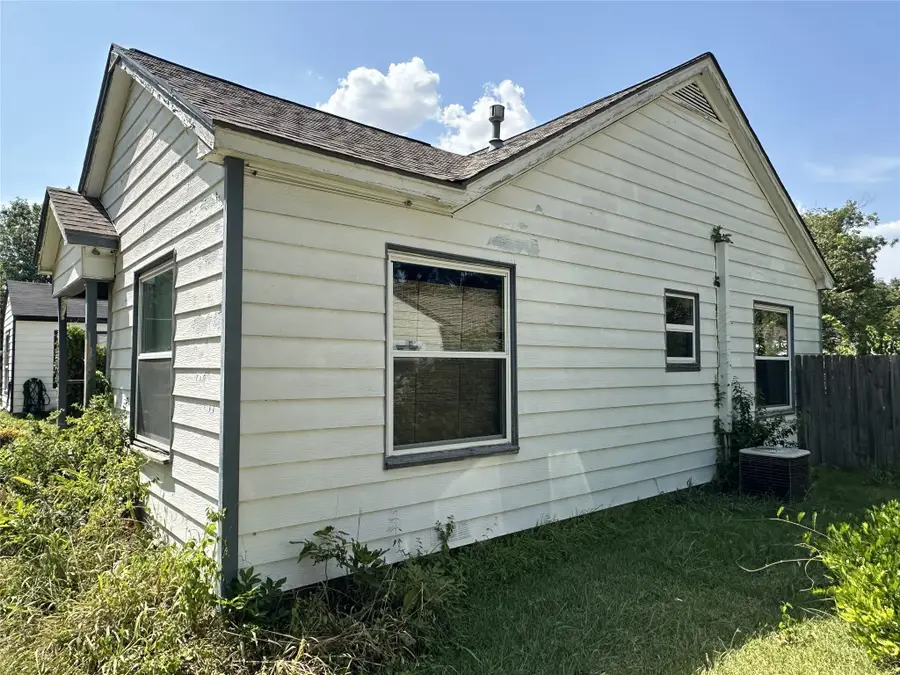 405 W Avenue E, Garland, TX 75040 - #3