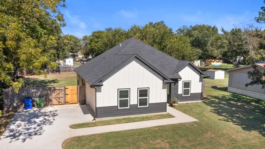 201 W South Street, Whitesboro, TX 76273 - #3