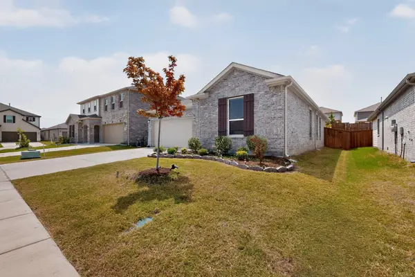 980 Burnett Drive, Aubrey, TX 76227