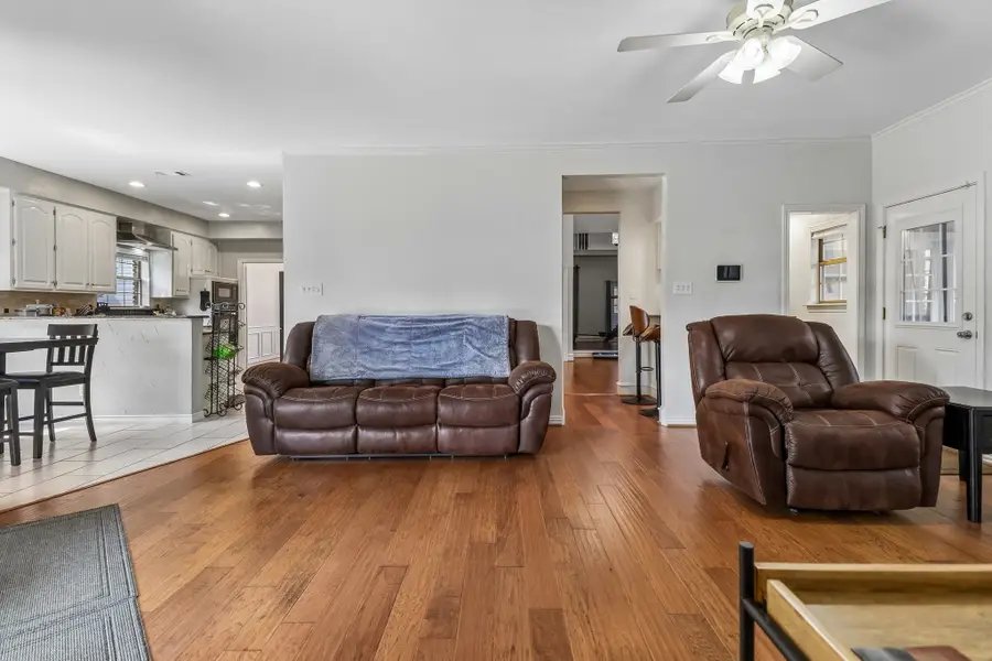 200 Sherwood Court, Irving, TX 75061 - #3