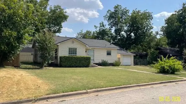 2332 Glencrest Drive, Fort Worth, TX 76119
