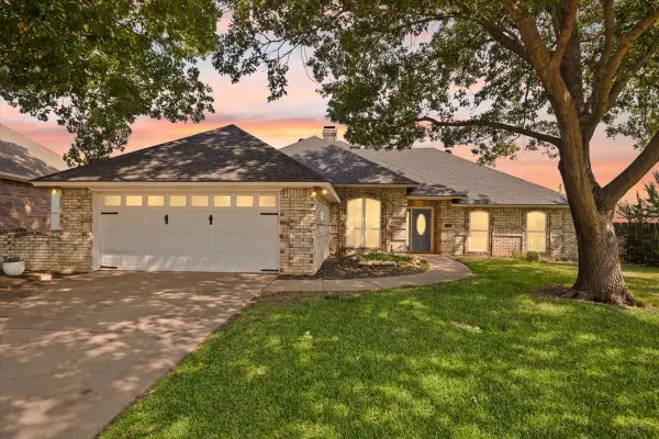 10200 Fieldcrest Drive, Benbrook, TX 76126