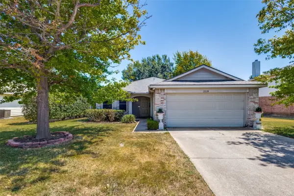 2228 Overlook Lane, Denton, TX 76207