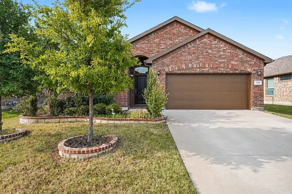 729 Rebecca Lane, Saginaw, TX 76131