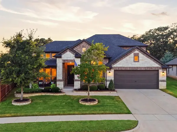 1041 Legacy Oaks, Joshua, TX 76058