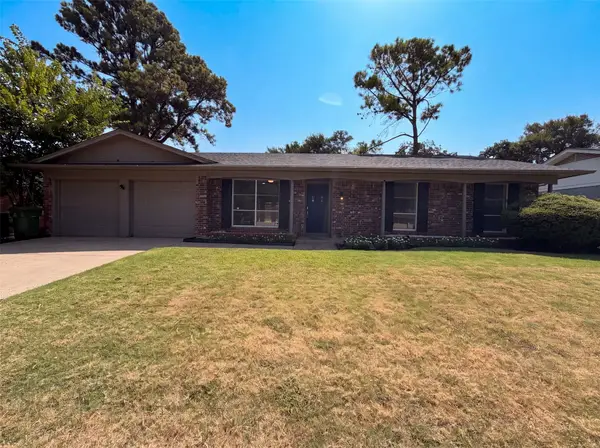 2136 Mountainview Drive, Hurst, TX 76054