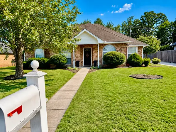 3910 Castlegate Drive, Paris, TX 75462