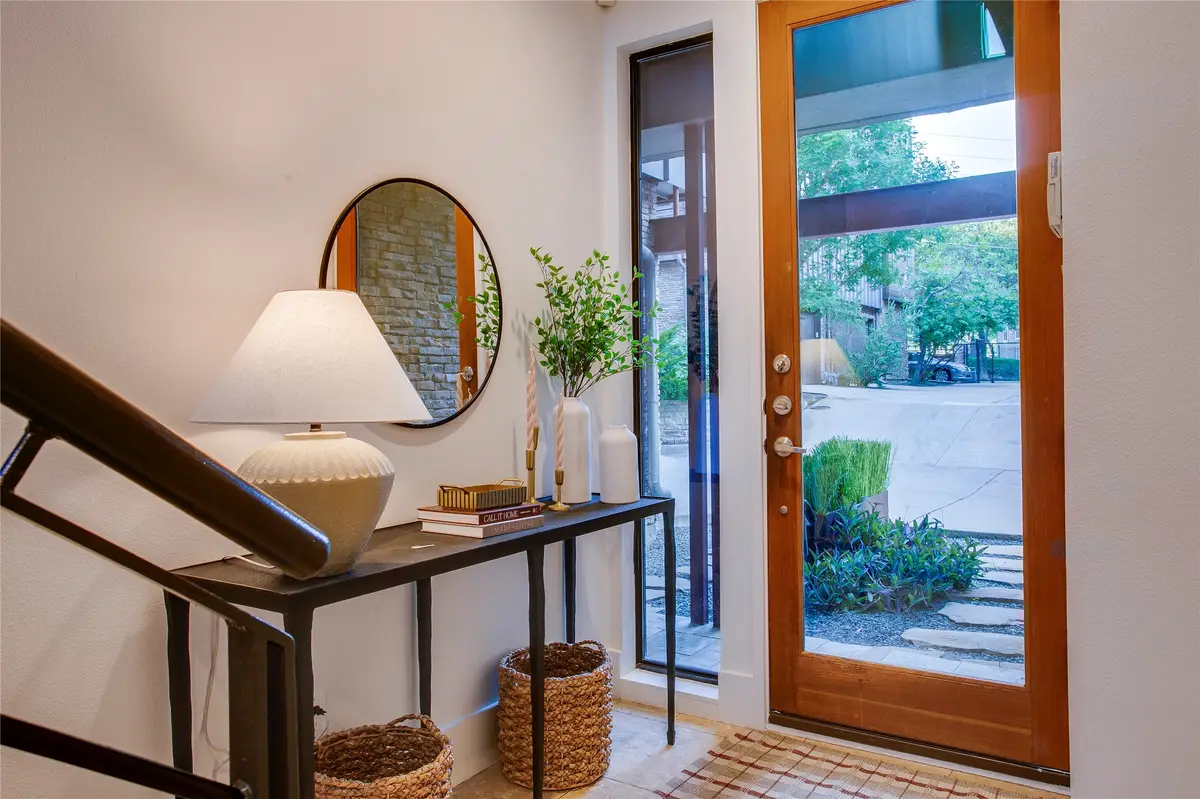 433 Trinity River Circle, Dallas, TX 75203 - #1