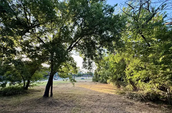 1305 Waterman Street, Fort Worth, TX 76102