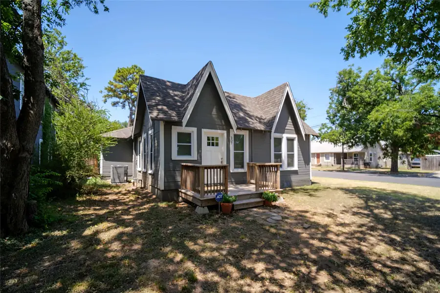307 N Robinson Street, Cleburne, TX 76031 - #3