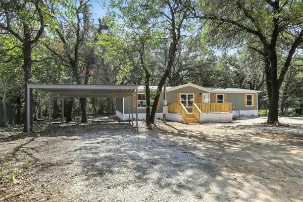 131 Kelly Court, Azle, TX 76020