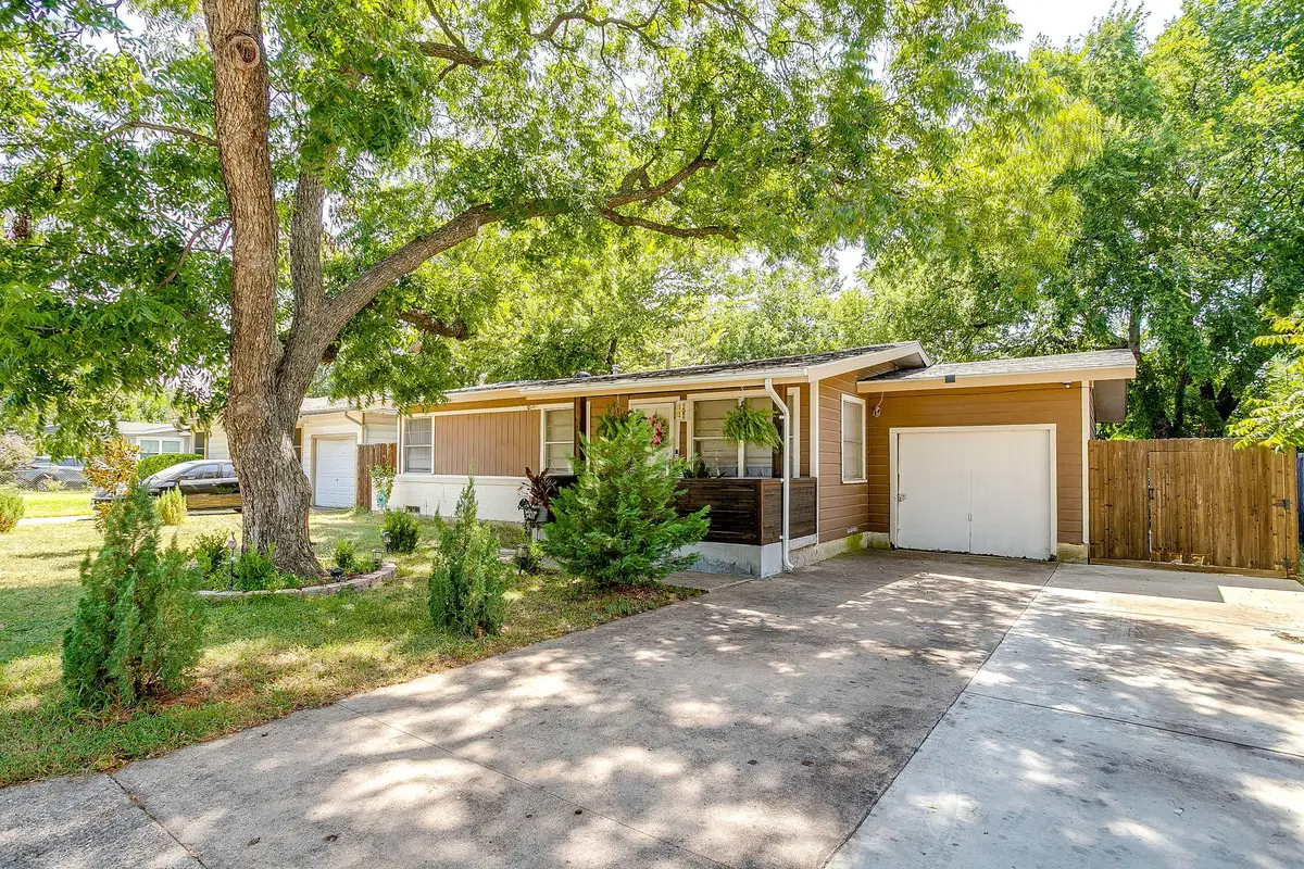 702 Lombardy Lane, Arlington, TX 76013 - #1