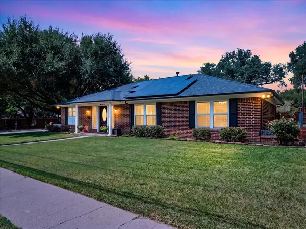 420 Cannon Drive, Hurst, TX 76054
