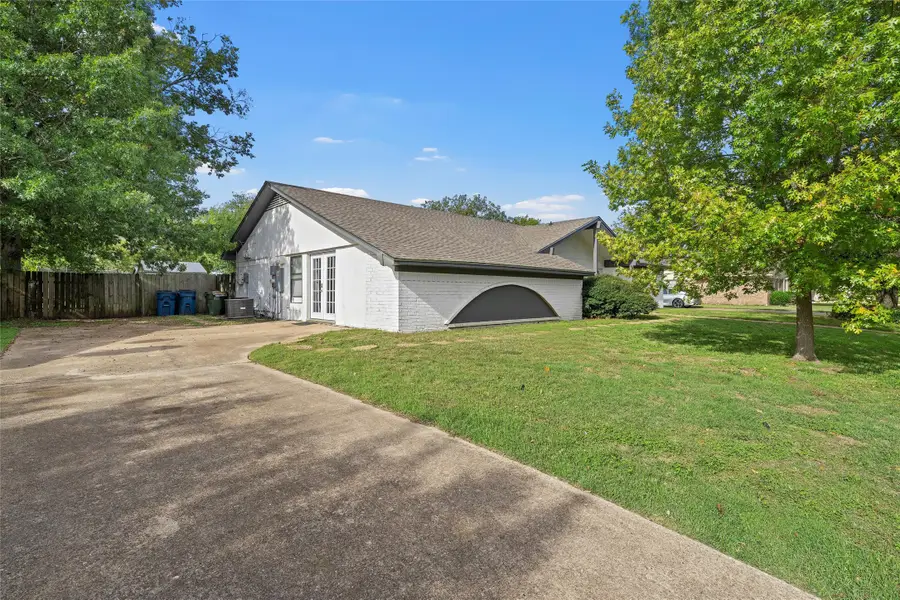 129 Texas Avenue, Hewitt, TX 76643 - #2