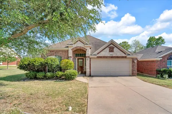 4801 Summer Oaks Lane, Fort Worth, TX 76123