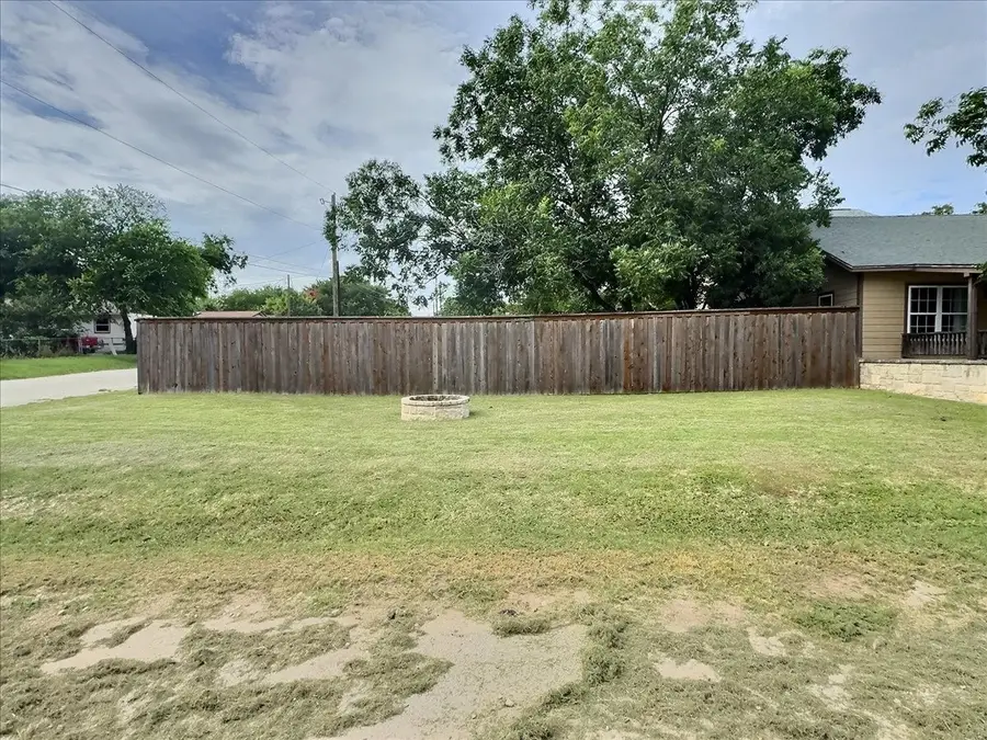201 E 7th Street, Weatherford, TX 76086 - #3