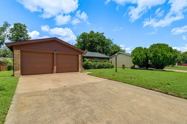 2009 Meadow Glen, Irving, TX 75060