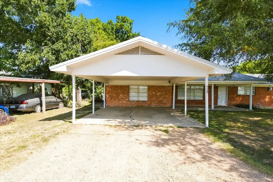 710 E Avenue A, Rosebud, TX 76570 - #3