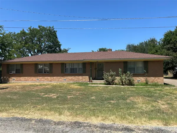 502 W Wrenn Street, Savoy, TX 75479