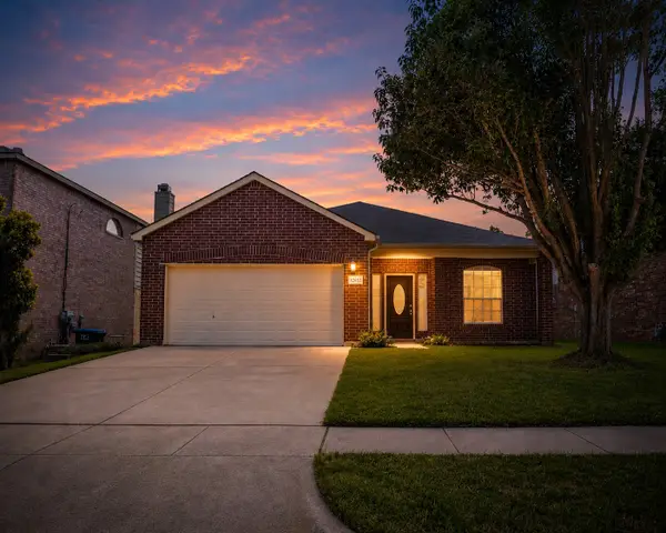 12652 Oakwood Circle, Fort Worth, TX 76040