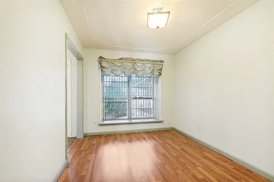 7805 Marlborough Drive W, Fort Worth, TX 76134 - #3