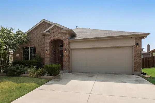 1733 Falling Star Drive, Fort Worth, TX 76052