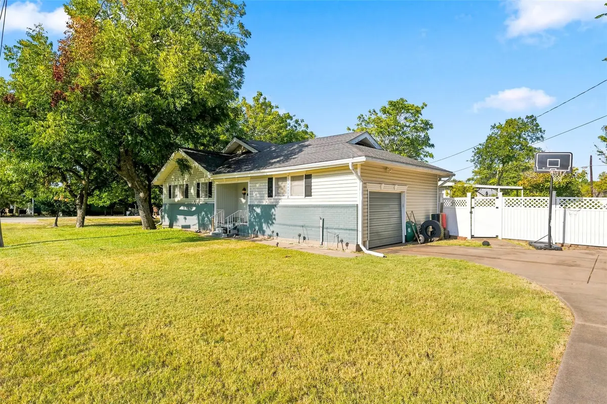 200 N Bordon Street, Lorena, TX 76655 - #1