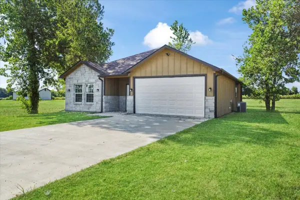 300 Private Road 36008, Honey Grove, TX 75446