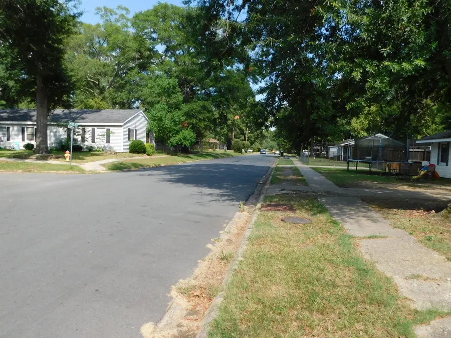 311 S Park Drive, Springhill, LA 71075 - #2